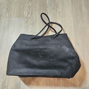 Marc Jacobs Logo Shopper Tote Bag East/West Leather Black M0011046 001